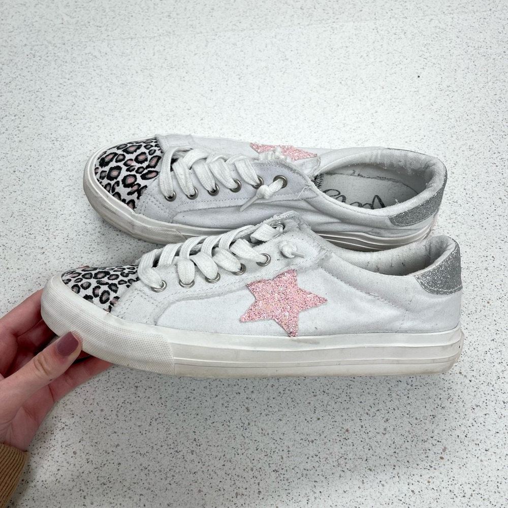 Very G Size 10 Distressed Sneakers
